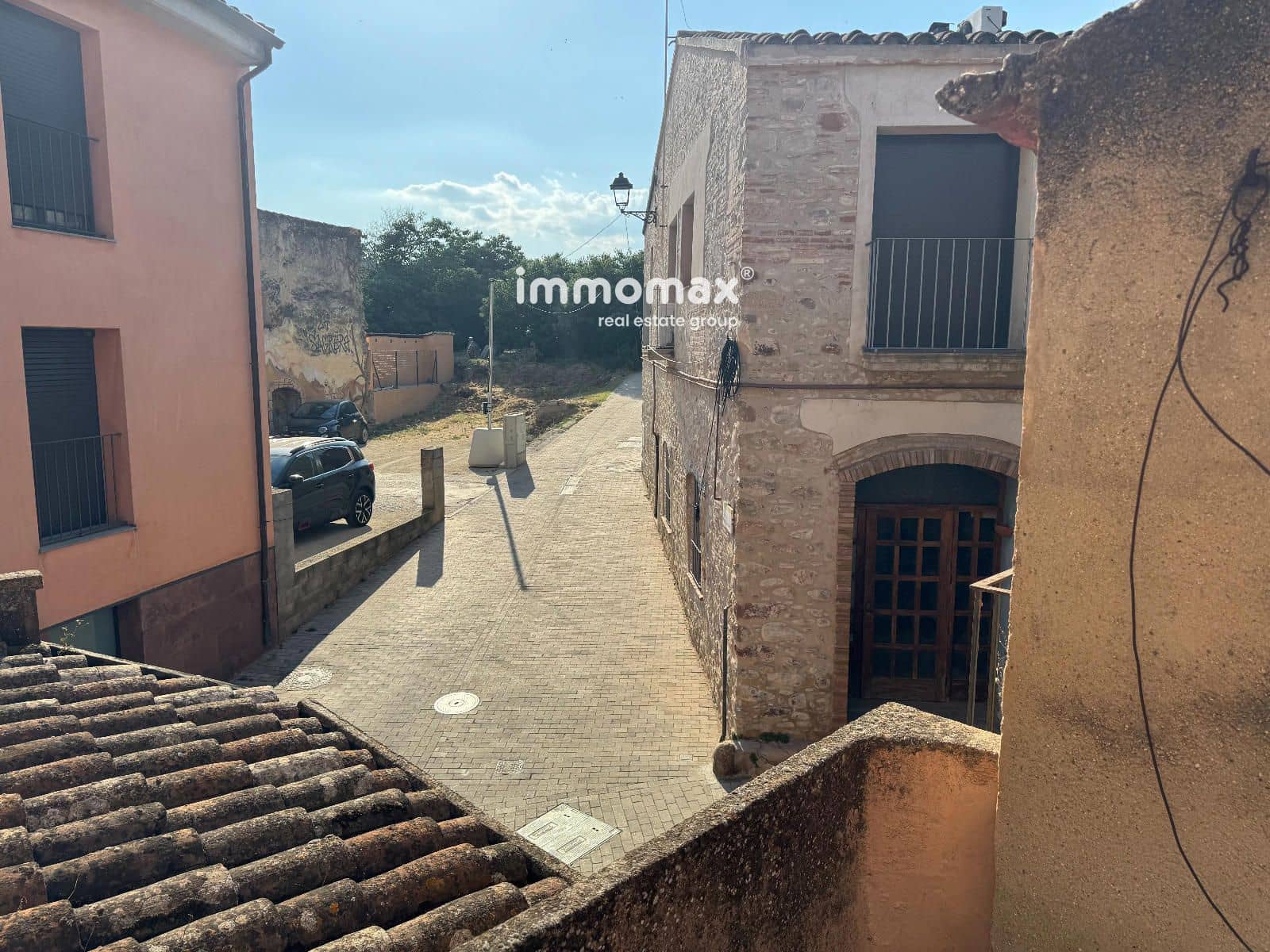 11 bedroom Townhouse for sale in Santa Eulalia de Roncana - € 390,000 (Ref: 9965690)