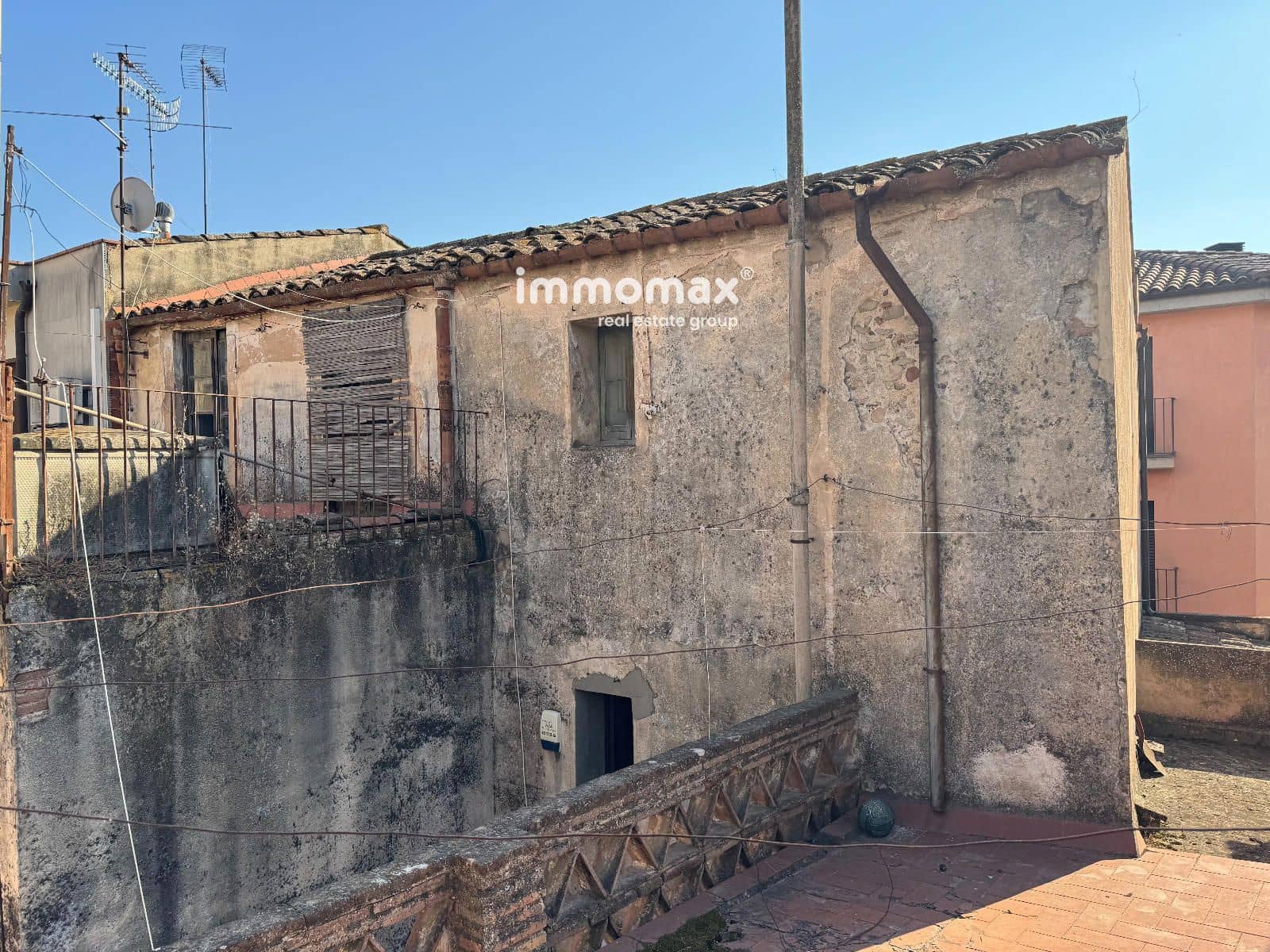 11 bedroom Townhouse for sale in Santa Eulalia de Roncana - € 390,000 (Ref: 9965690)