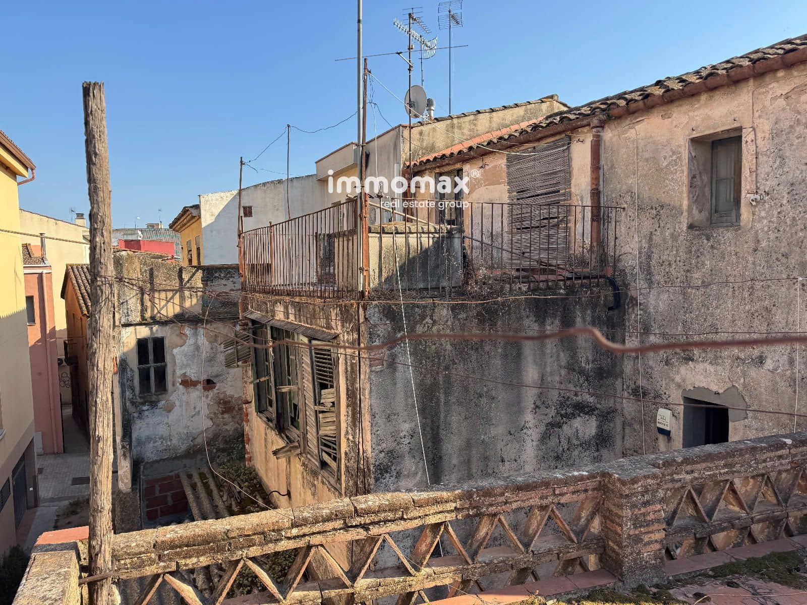 11 bedroom Townhouse for sale in Santa Eulalia de Roncana - € 390,000 (Ref: 9965690)