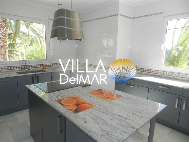 Chalet de 3 habitaciones en Calpe / Calp en venta con piscina garaje - 780.000 € (Ref: 5680867)