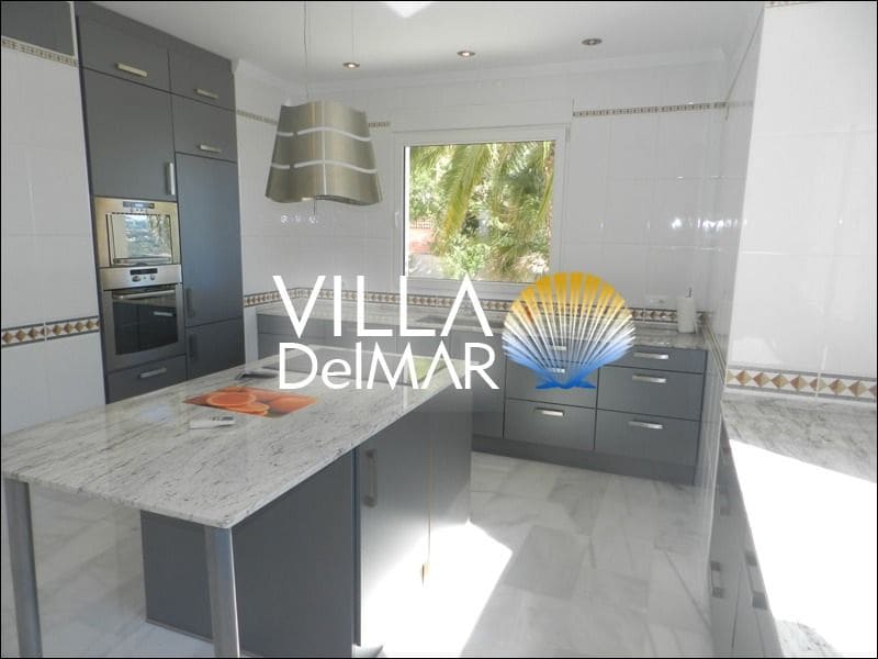 Chalet de 3 habitaciones en Calpe / Calp en venta con piscina garaje - 780.000 € (Ref: 5680867)
