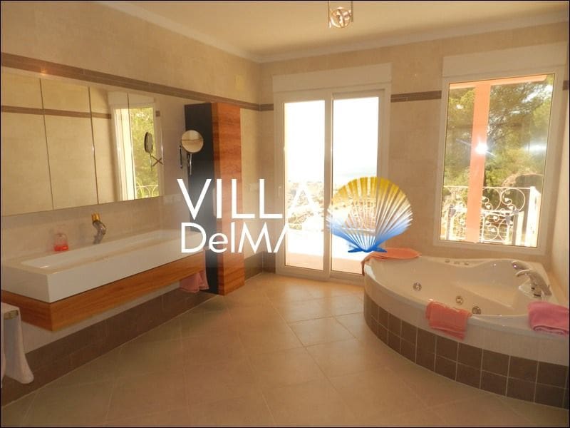 Chalet de 3 habitaciones en Calpe / Calp en venta con piscina garaje - 780.000 € (Ref: 5680867)