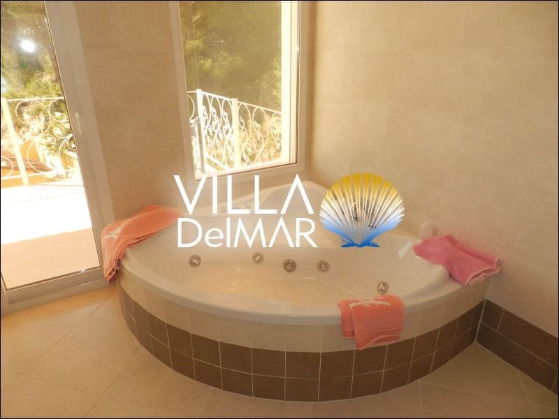 Chalet de 3 habitaciones en Calpe / Calp en venta con piscina garaje - 780.000 € (Ref: 5680867)