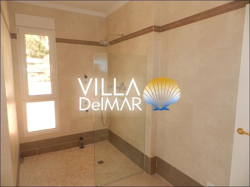 Chalet de 3 habitaciones en Calpe / Calp en venta con piscina garaje - 780.000 € (Ref: 5680867)