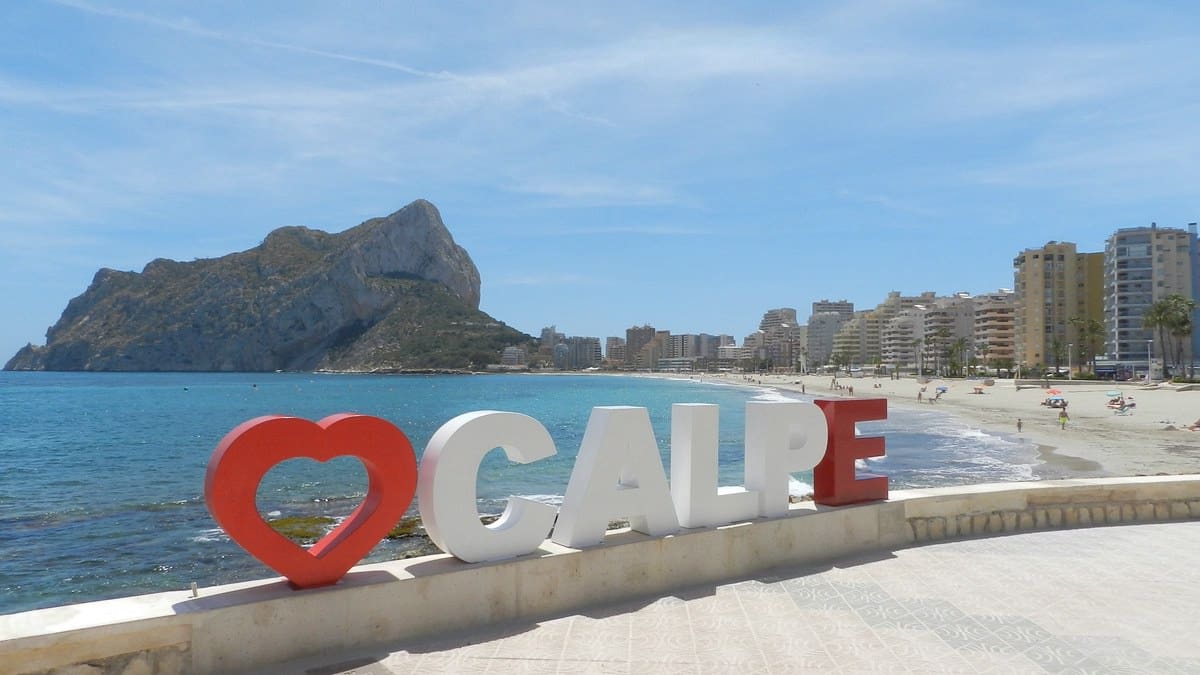 2 bedroom Beach Apartment for holiday rental in Calpe / Calp with pool garage - € 764 (Ref: 7409457)