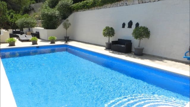 Villa/Maison de 1 chambre de location de vacances à Maryvilla, Calpe / Calp avec piscine garage - 824 € (Ref: 7471376)