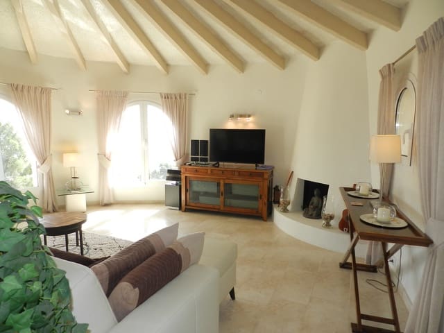 Villa/Maison de 3 chambres de location de vacances à Maryvilla, Calpe / Calp avec piscine garage - 1 194 € (Ref: 7471877)