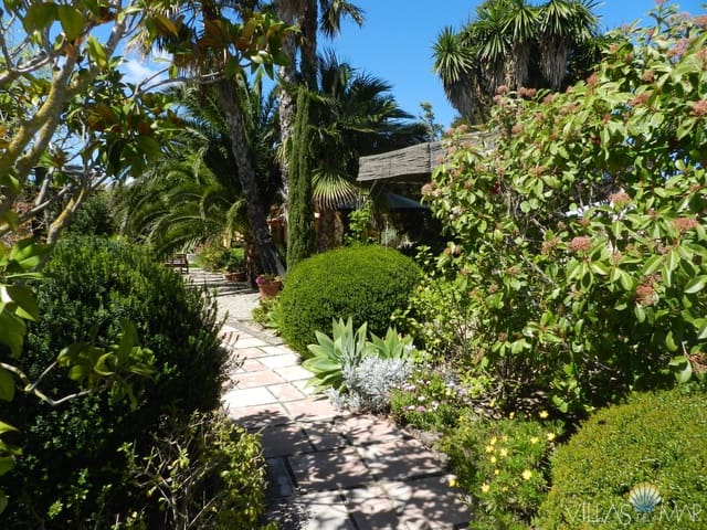 8 soveværelse Finca/Landehus til salg i Teulada-Moraira med swimmingpool garage - € 1.600.000 (Ref: 8190787)