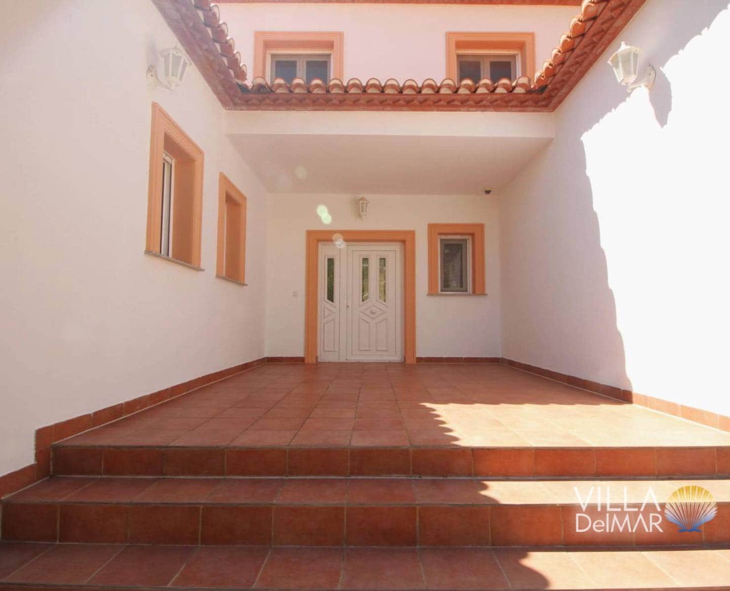 4 bedroom Villa for sale in Calpe / Calp with pool garage - € 785,000 (Ref: 8786124)