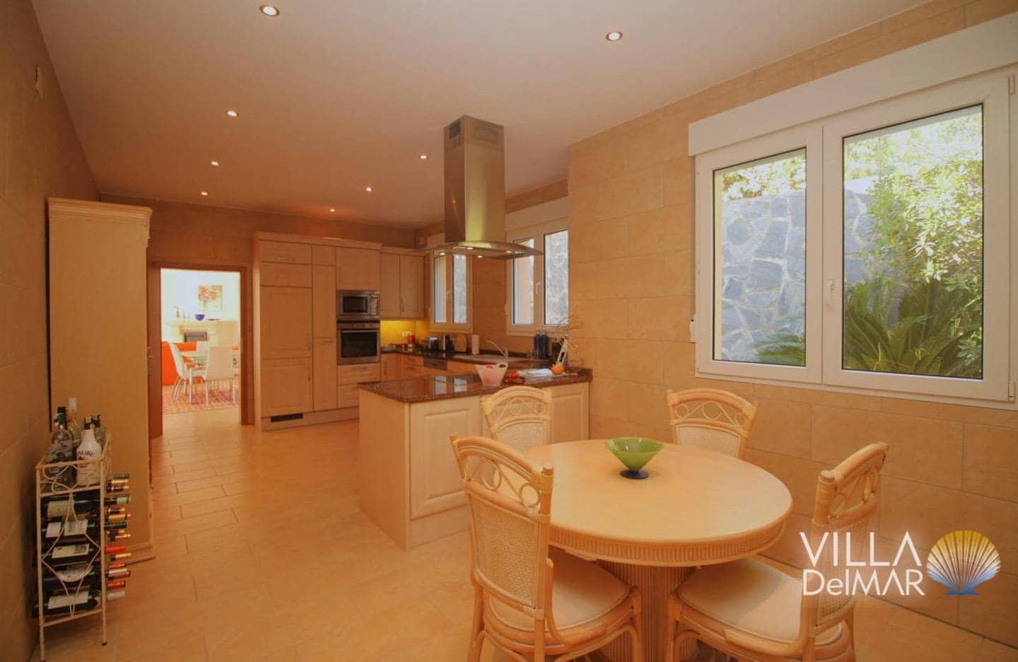 4 bedroom Villa for sale in Calpe / Calp with pool garage - € 785,000 (Ref: 8786124)