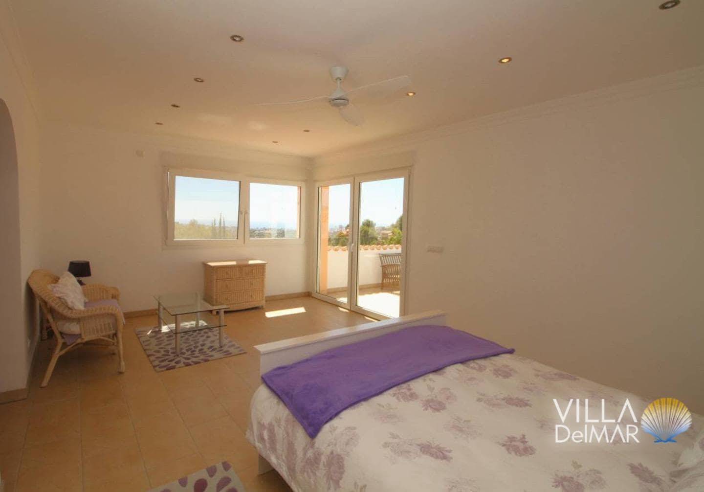 4 bedroom Villa for sale in Calpe / Calp with pool garage - € 785,000 (Ref: 8786124)