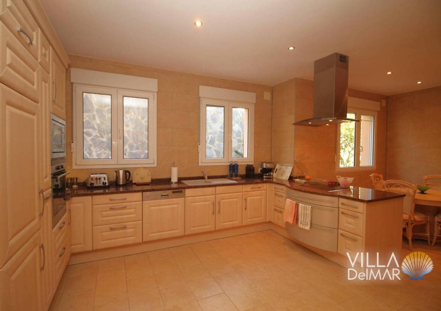4 bedroom Villa for sale in Calpe / Calp with pool garage - € 785,000 (Ref: 8786124)