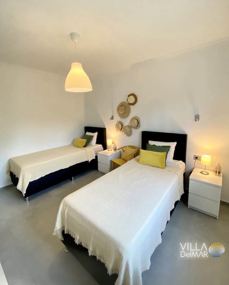 3 bedroom Villa for sale in Benissa with pool garage - € 895,000 (Ref: 8936510)