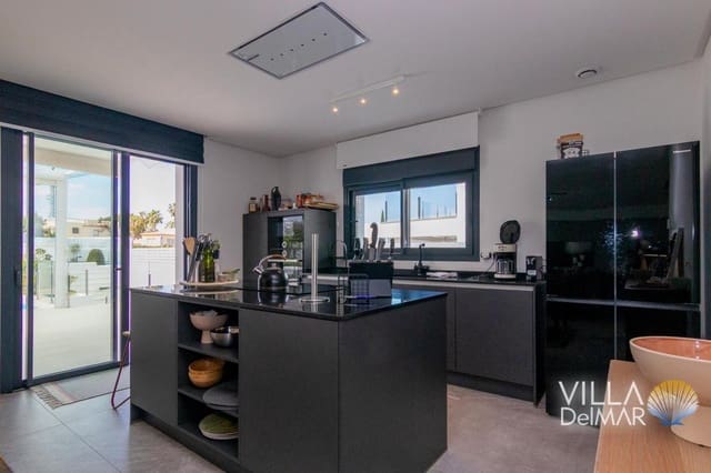 Chalet de 3 habitaciones en Dénia en venta con piscina garaje - 870.000 € (Ref: 9263971)