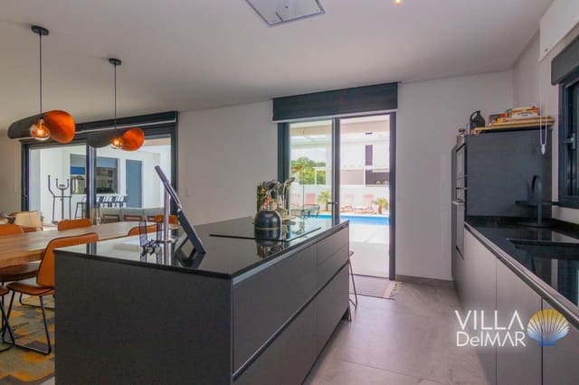 Chalet de 3 habitaciones en Dénia en venta con piscina garaje - 870.000 € (Ref: 9263971)