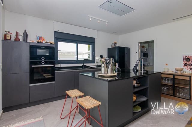 Chalet de 3 habitaciones en Dénia en venta con piscina garaje - 870.000 € (Ref: 9263971)