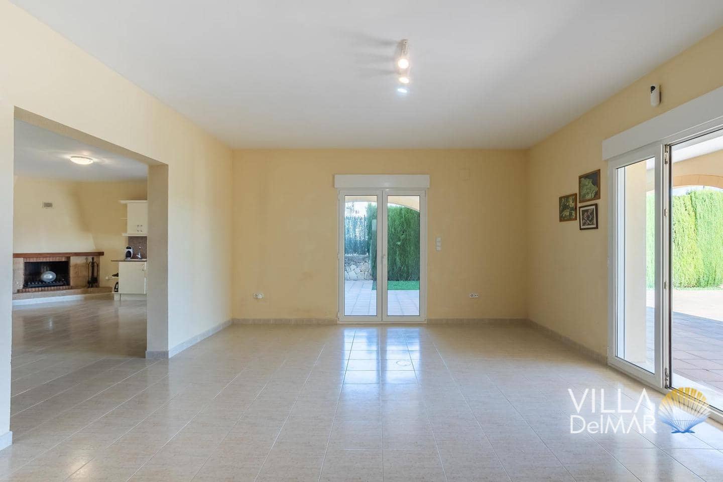 4 bedroom Villa for sale in Denia with pool garage - € 995,000 (Ref: 9378771)