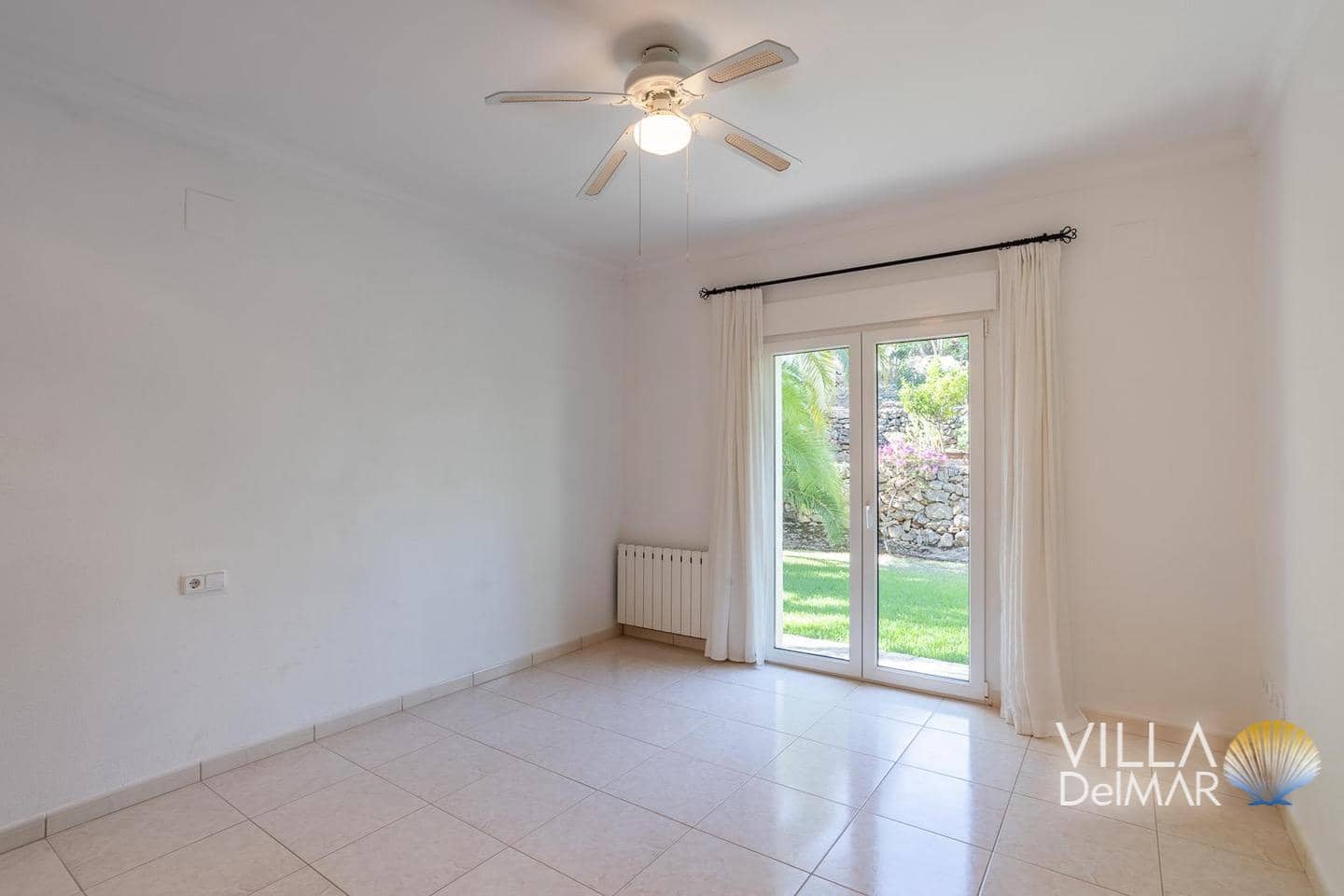 4 bedroom Villa for sale in Denia with pool garage - € 995,000 (Ref: 9378771)