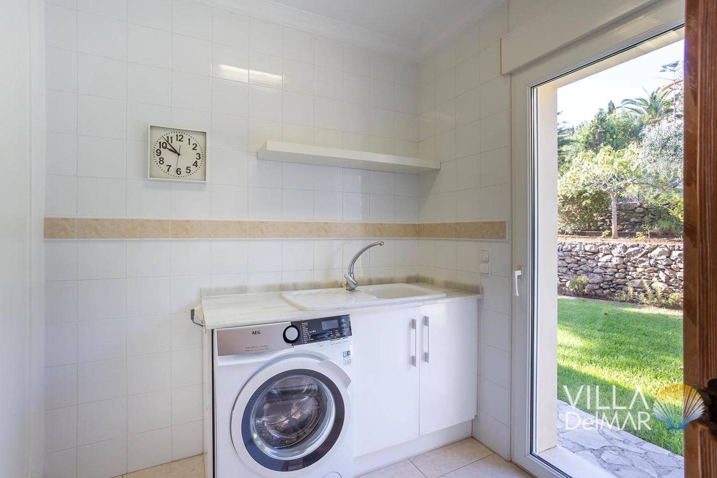 4 bedroom Villa for sale in Denia with pool garage - € 995,000 (Ref: 9378771)