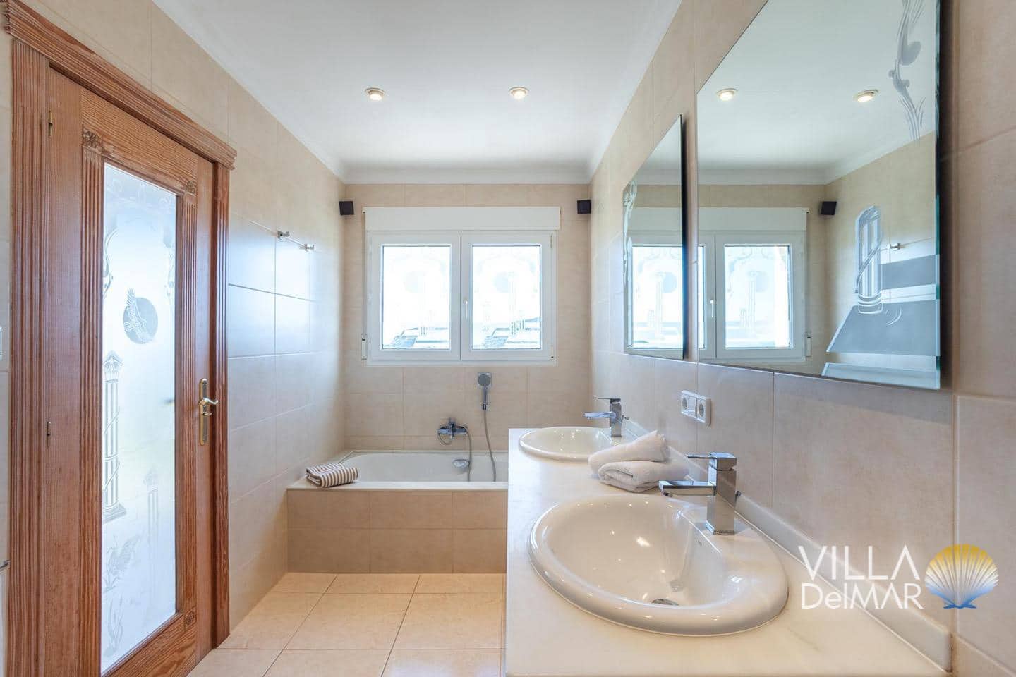 4 bedroom Villa for sale in Denia with pool garage - € 995,000 (Ref: 9378771)