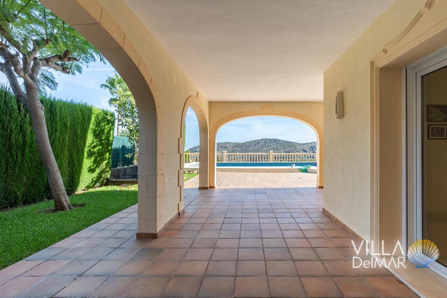 4 bedroom Villa for sale in Denia with pool garage - € 995,000 (Ref: 9378771)