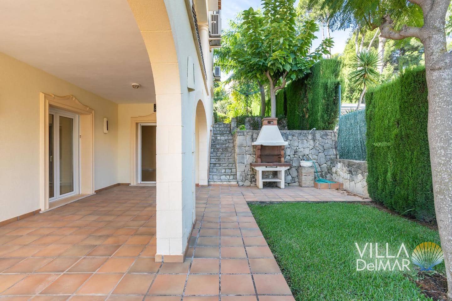 4 bedroom Villa for sale in Denia with pool garage - € 995,000 (Ref: 9378771)