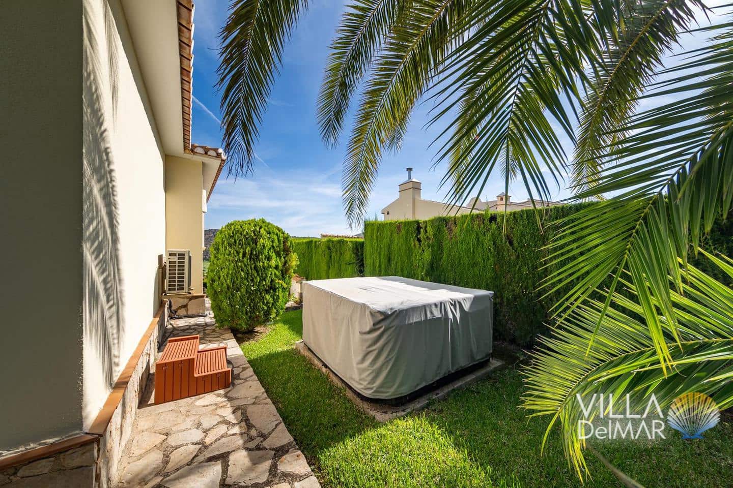 4 bedroom Villa for sale in Denia with pool garage - € 995,000 (Ref: 9378771)