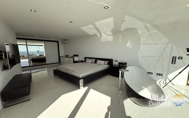 4 soveværelse Villa til salg i Calpe / Calp med swimmingpool - € 3.995.000 (Ref: 9686186)