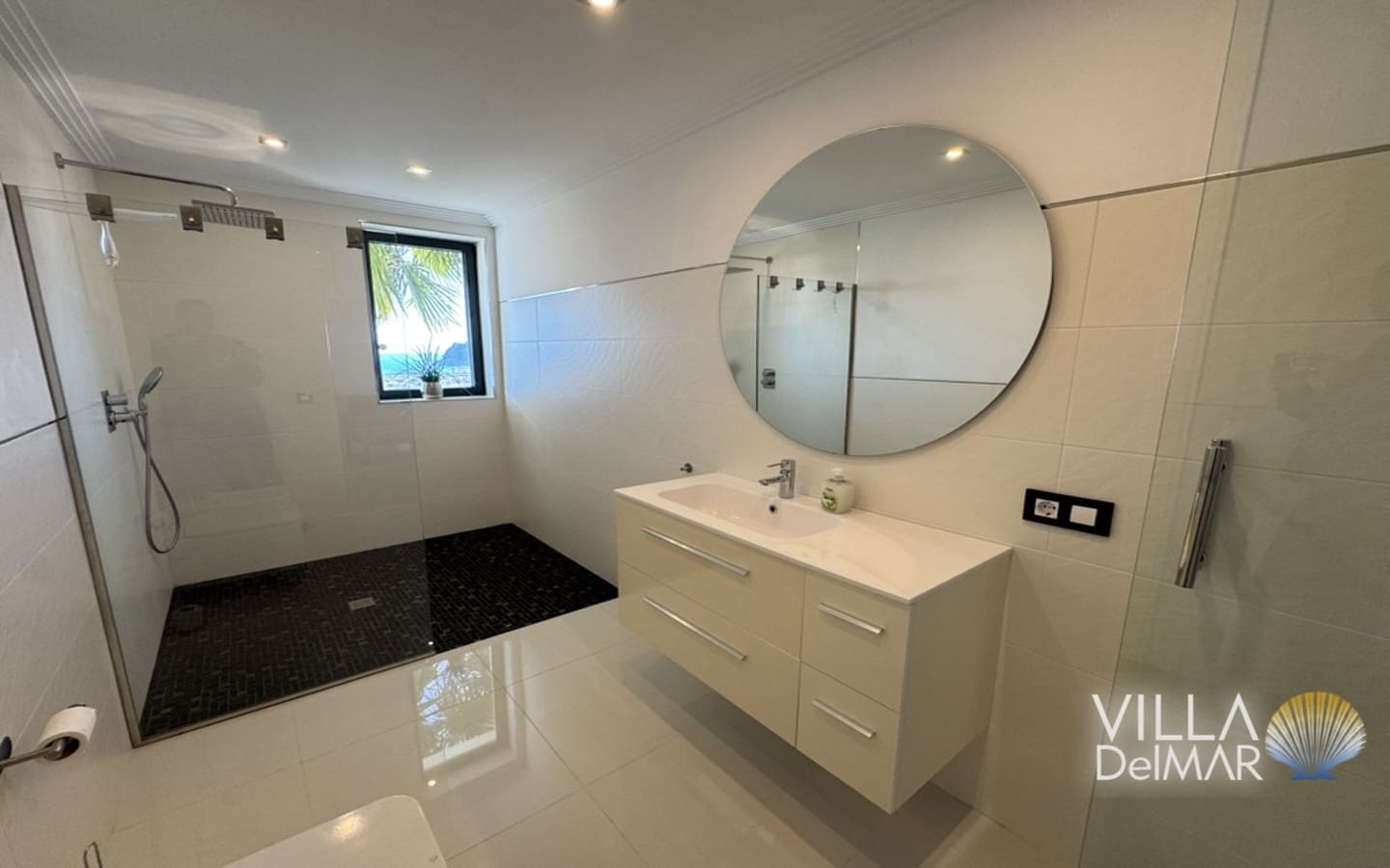 4 soveværelse Villa til salg i Calpe / Calp med swimmingpool - € 3.995.000 (Ref: 9686186)