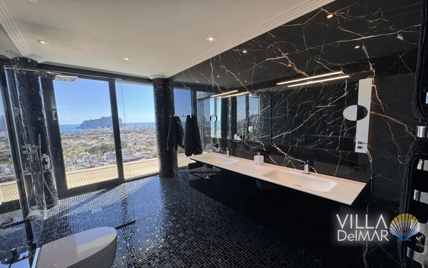 4 soveværelse Villa til salg i Calpe / Calp med swimmingpool - € 3.995.000 (Ref: 9686186)