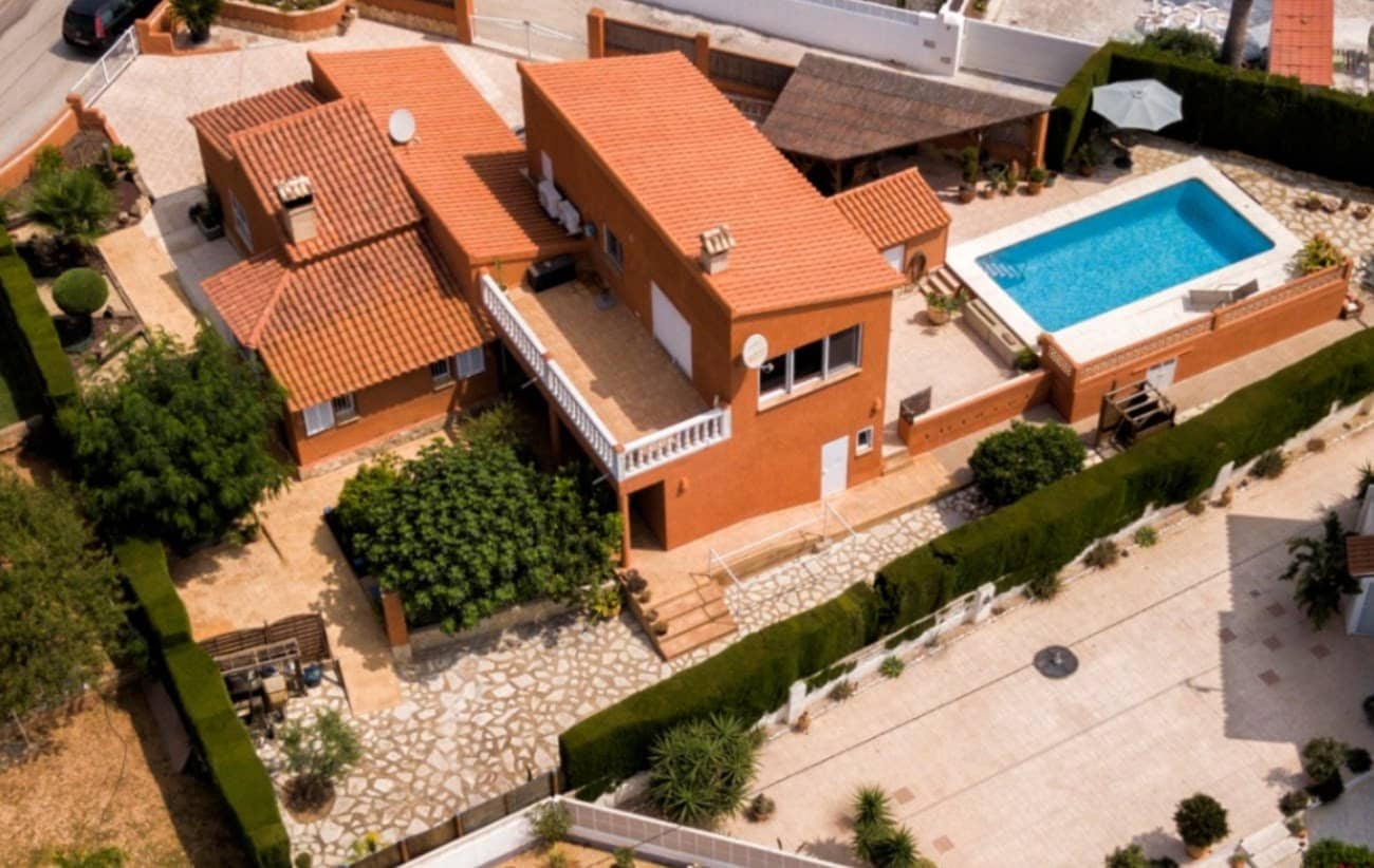 5 bedroom Villa for holiday rental in Calpe / Calp with pool garage - € 1,729 (Ref: 9761613)