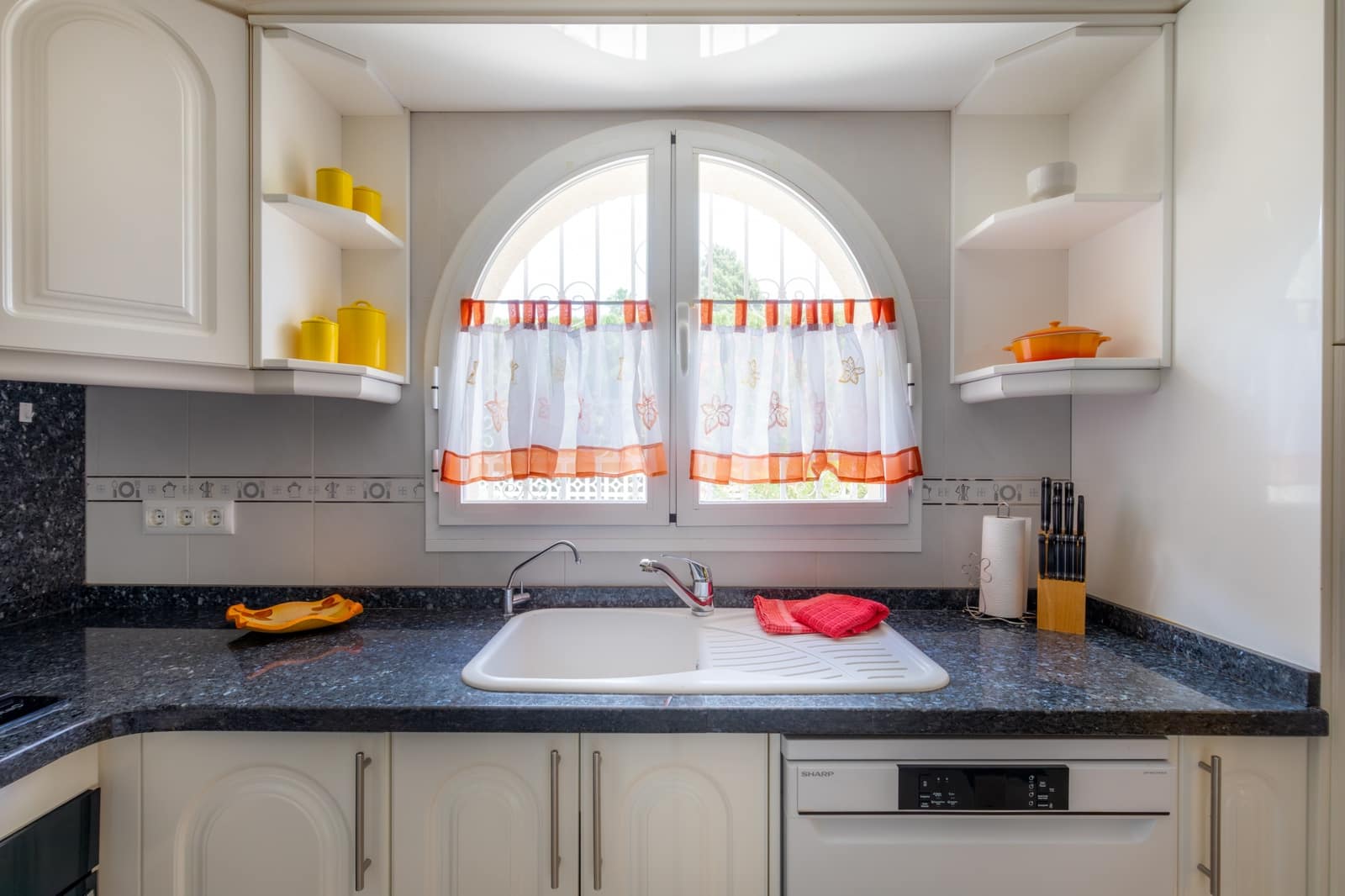3 bedroom Villa for holiday rental in Calpe / Calp with pool garage - € 1,330 (Ref: 9826187)