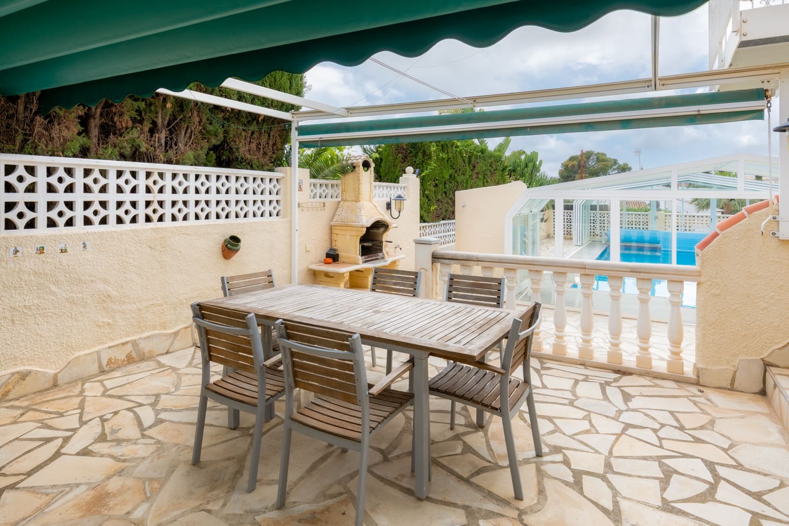 3 bedroom Villa for holiday rental in Calpe / Calp with pool garage - € 1,330 (Ref: 9826187)