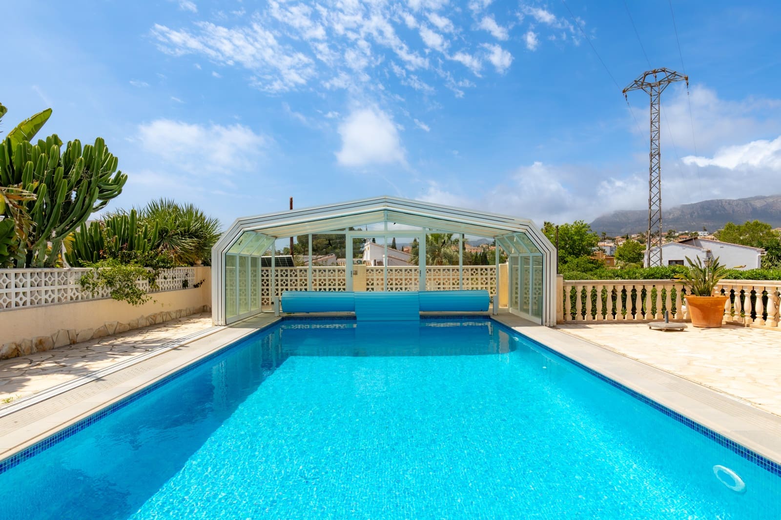 3 bedroom Villa for holiday rental in Calpe / Calp with pool garage - € 1,330 (Ref: 9826187)