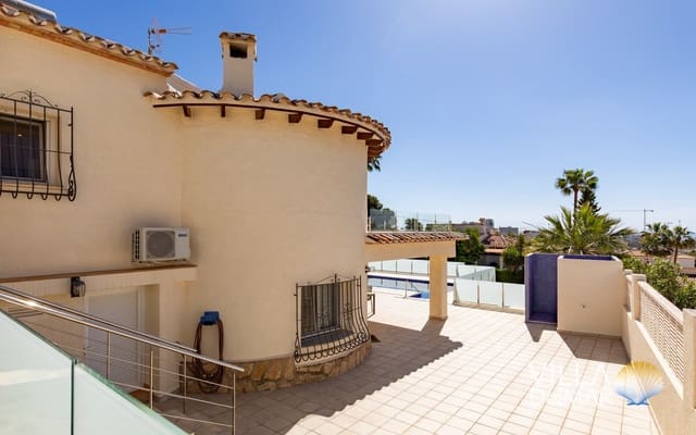 Chalet de 4 habitaciones en Calpe / Calp en venta con piscina garaje - 895.000 € (Ref: 9850853)