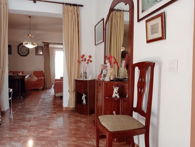 3 bedroom Townhouse for sale in Palma de Mallorca - € 450,000 (Ref: 10148950)