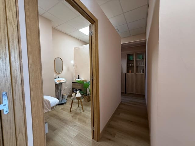 Erhverv til salg i Palma de Mallorca - € 230.000 (Ref: 9362543)