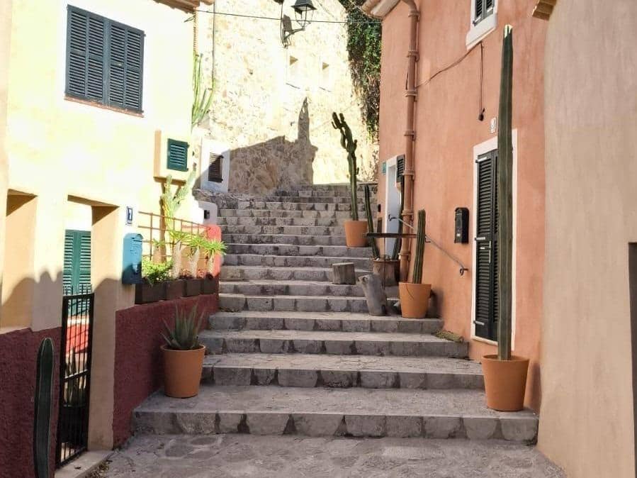 8 bedroom Townhouse for sale in Andratx with garage - € 1,000,000 (Ref: 9543843)