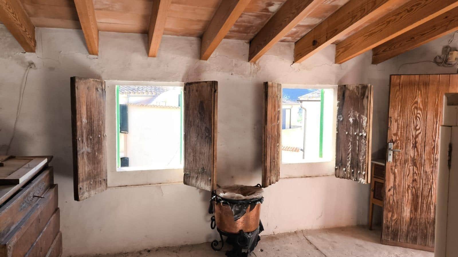 8 bedroom Townhouse for sale in Andratx with garage - € 1,000,000 (Ref: 9543843)