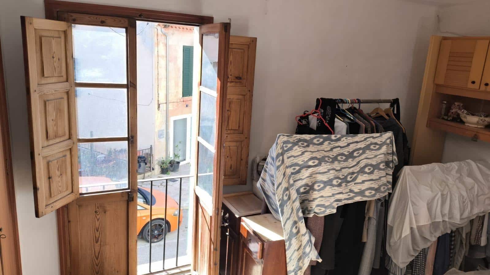 8 bedroom Townhouse for sale in Andratx with garage - € 1,000,000 (Ref: 9543843)