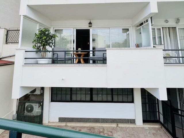 Piso de 2 habitaciones en Santa Ponsa, Calvià en venta con piscina - 334.000 € (Ref: 9543845)