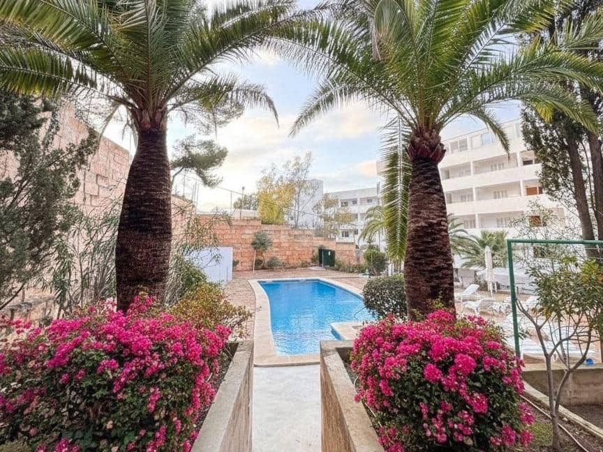 Piso de 2 habitaciones en Santa Ponsa en venta con piscina - 334.000 € (Ref: 9543845)