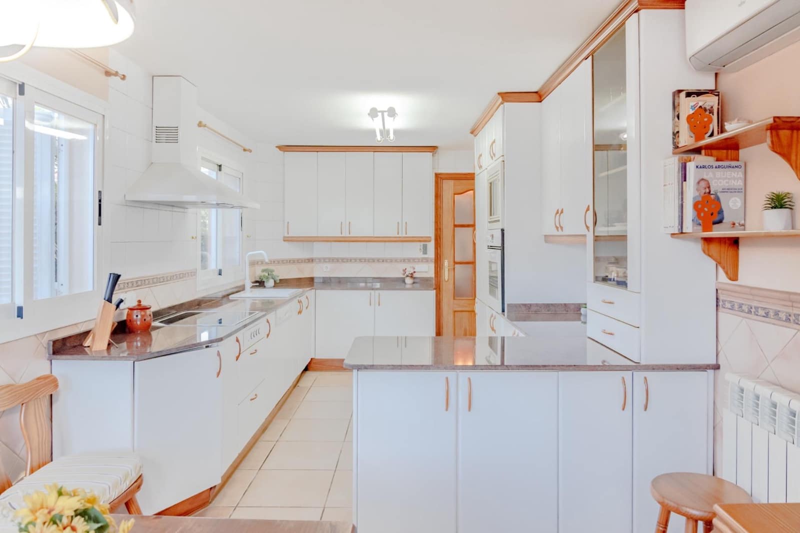 4 bedroom Semi-detached Villa for sale in Marratxi with pool garage - € 890,000 (Ref: 9586736)