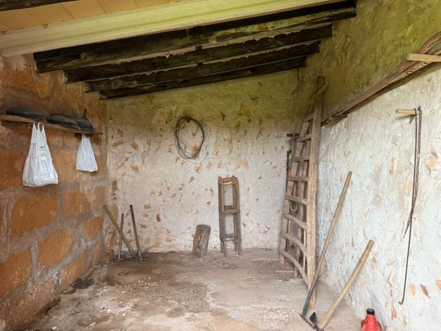 Grunde uden byggetilladelser til salg i Llucmajor - € 268.000 (Ref: 9698957)