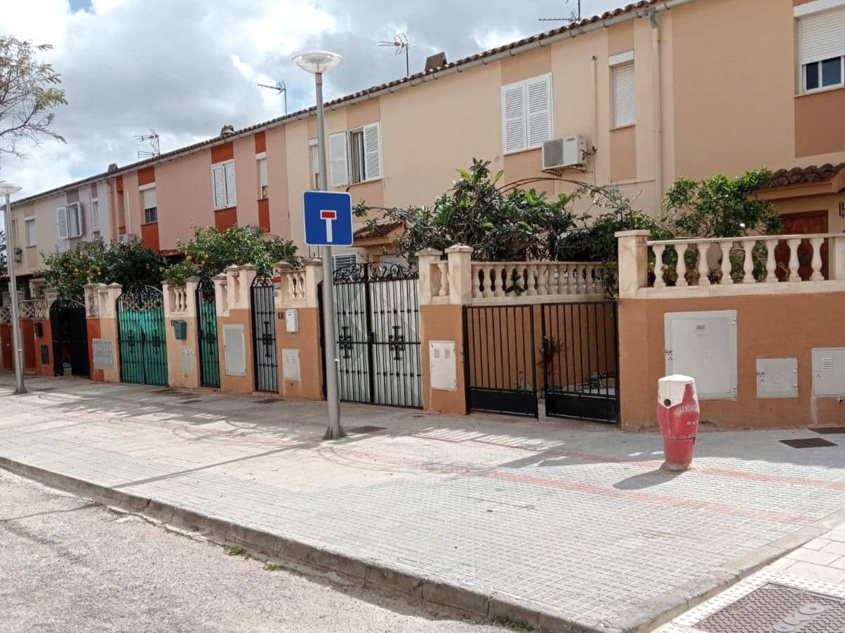 3 soverom Rekkehus til salgs i Palma de Mallorca med garasje - € 375 000 (Ref: 9715125)