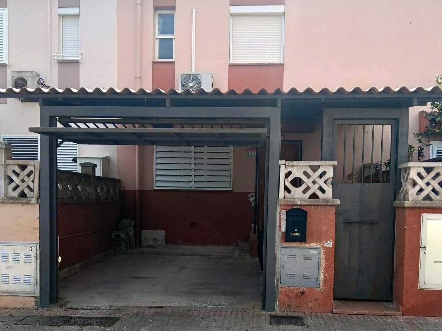 3 soverom Rekkehus til salgs i Palma de Mallorca med garasje - € 375 000 (Ref: 9715125)