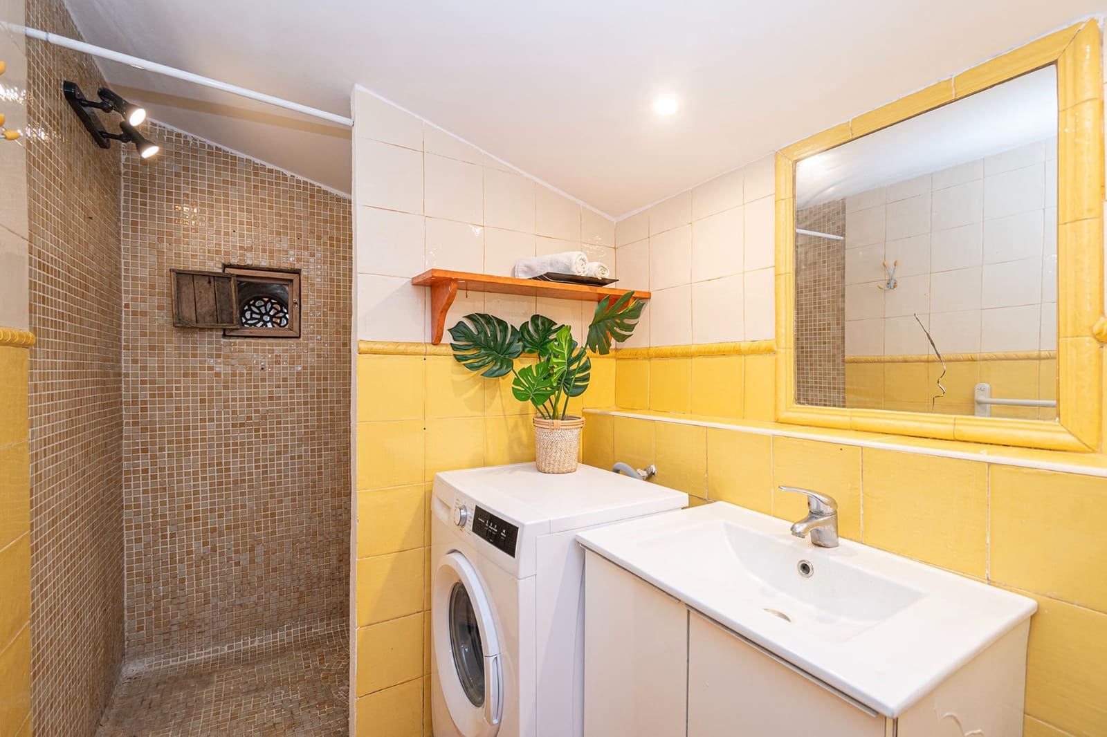 2 bedroom Townhouse for sale in Llubi - € 235,000 (Ref: 9843724)
