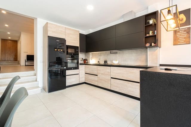 4 sovrum Radhus till salu i Sencelles med garage - 750 000 € (Ref: 9945926)