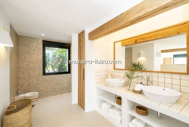 6 bedroom Villa for sale in Moraira, Teulada-Moraira with pool garage - € 3,700,000 (Ref: 8467695)