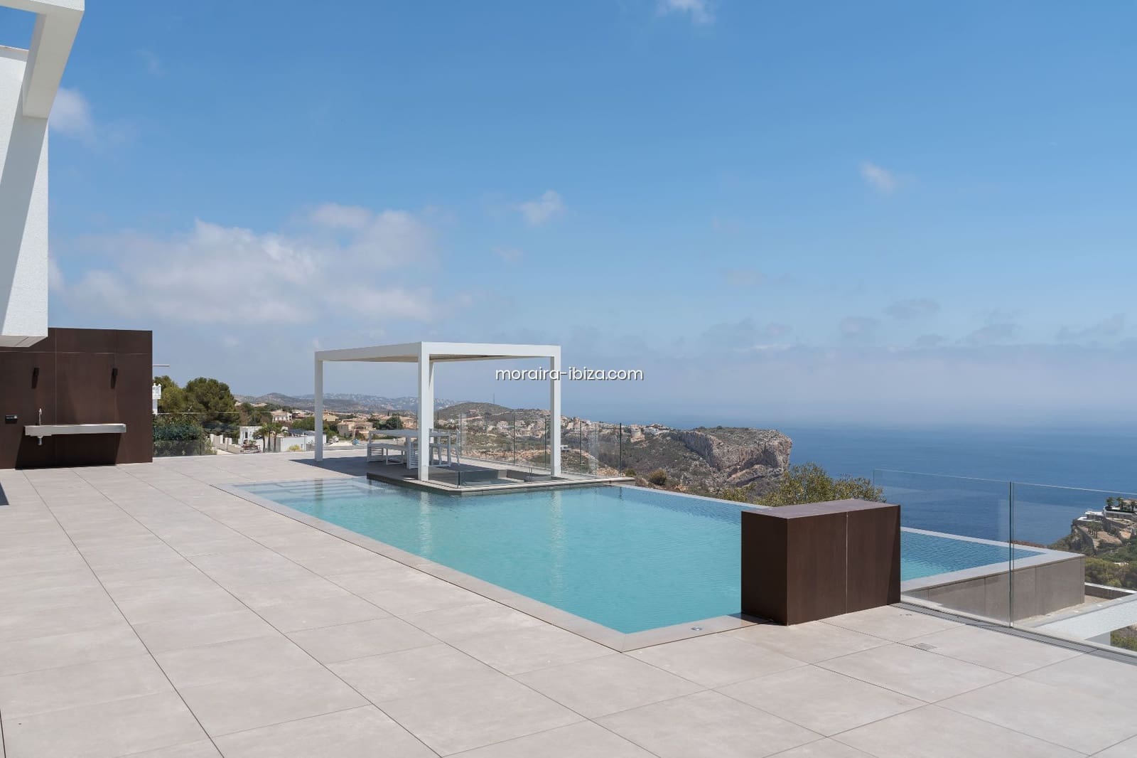 6 makuuhuone Huvila myytävänä paikassa Cumbre del Sol mukana uima-altaan 
autotalli - 4 800 000 € (Ref: 8531650)